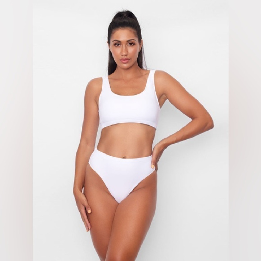 NWT Frederick’s of Hollywood White Vedra Bikini w/Built-In Bra & High Waist, S